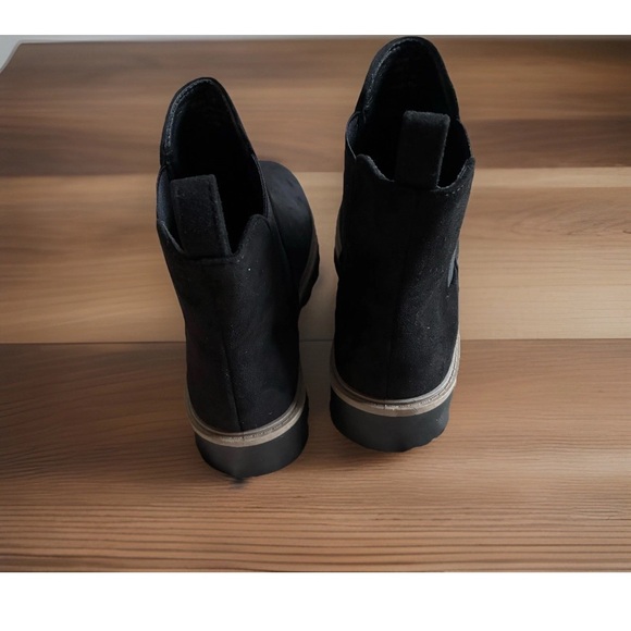 Rouge Black Faux Suede Boots / Booties with chunky heel size 8. - Picture 5 of 7